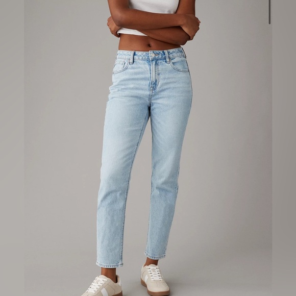 American Eagle Outfitters Denim - AE American Eagle Strigid Mom Jean Blue Breeze Size 12 Long Blue Breeze